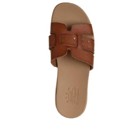 Bobs Desert Kiss Low – vzhled s cvočky