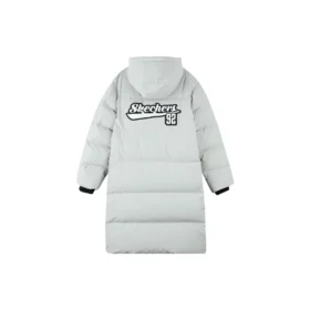Dlouhá péřová bunda s grafickým nápisem „White“
