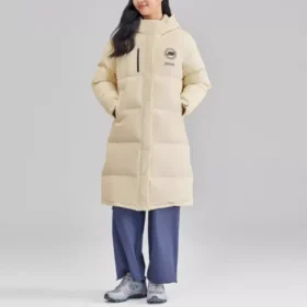 Dlouhá péřová bunda s potiskem písmen „Beige“
